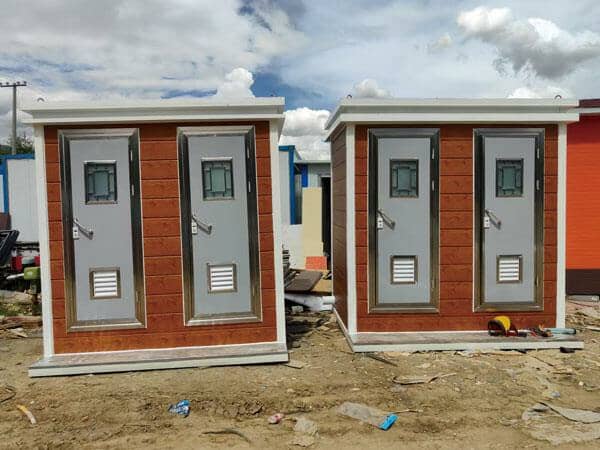 木紋色兩蹲位環(huán)保移動(dòng)廁所