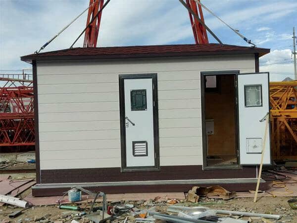 白色帶淋浴間移動(dòng)廁所圖